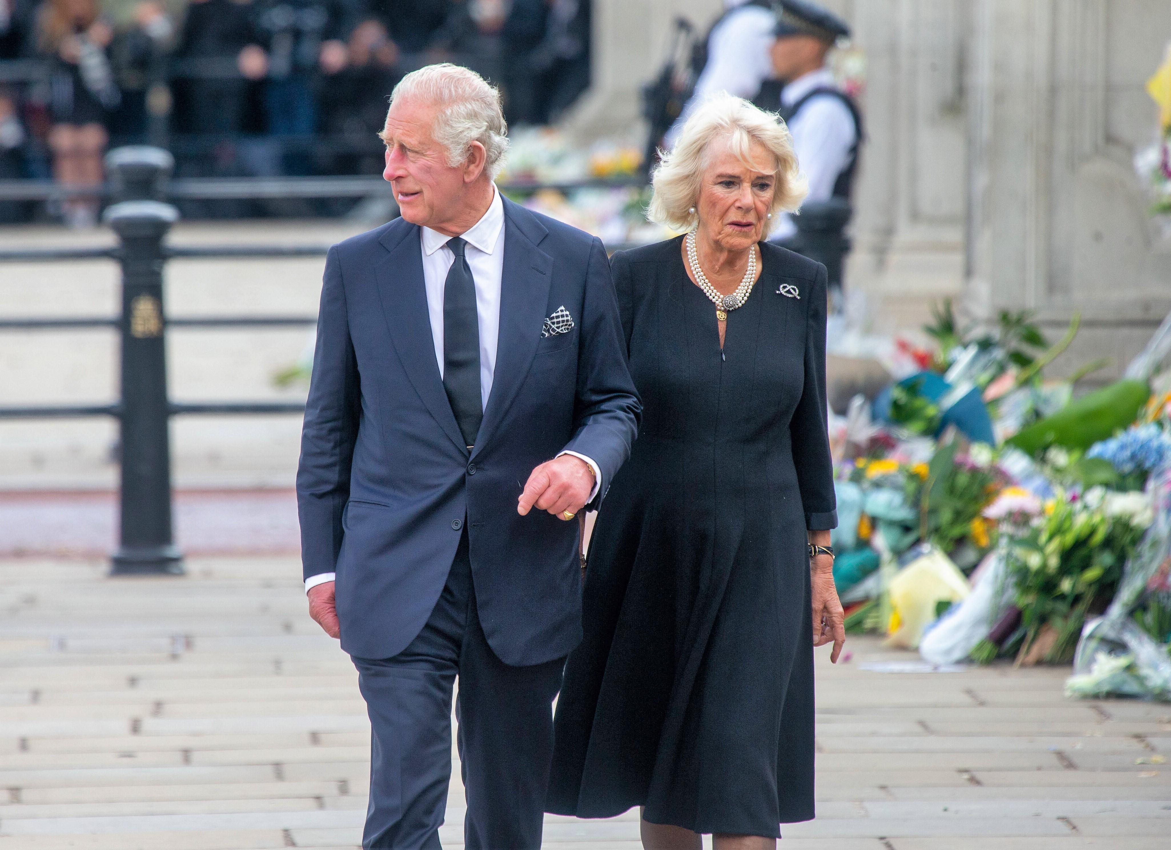 König Charles und Ehefrau Camilla – Sie gehen getrennte Wege! Macht der Königstitel alles kaputt?