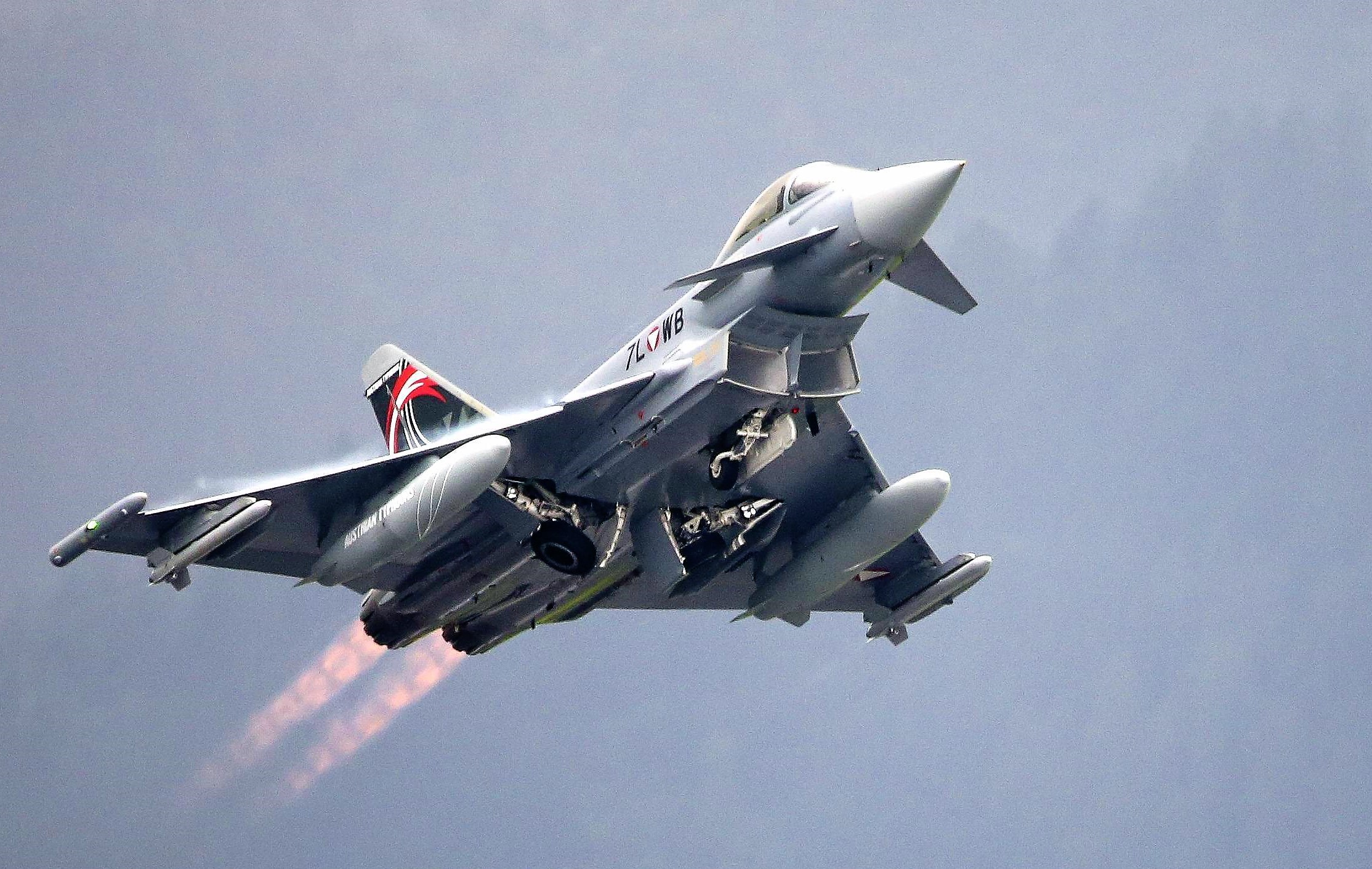 EILMELDUNG - Schwedische und britische Kampfjets fangen russisches Kampfflugzeug ab!