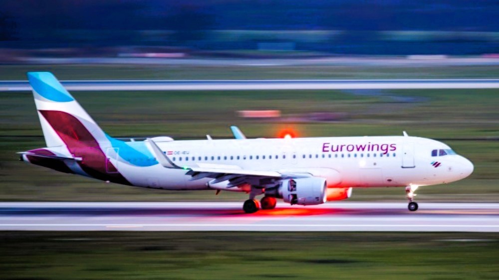 Notlandung einer Eurowings-Maschine! Medizinischer Notfall beim Piloten - Passagiere in Angst!