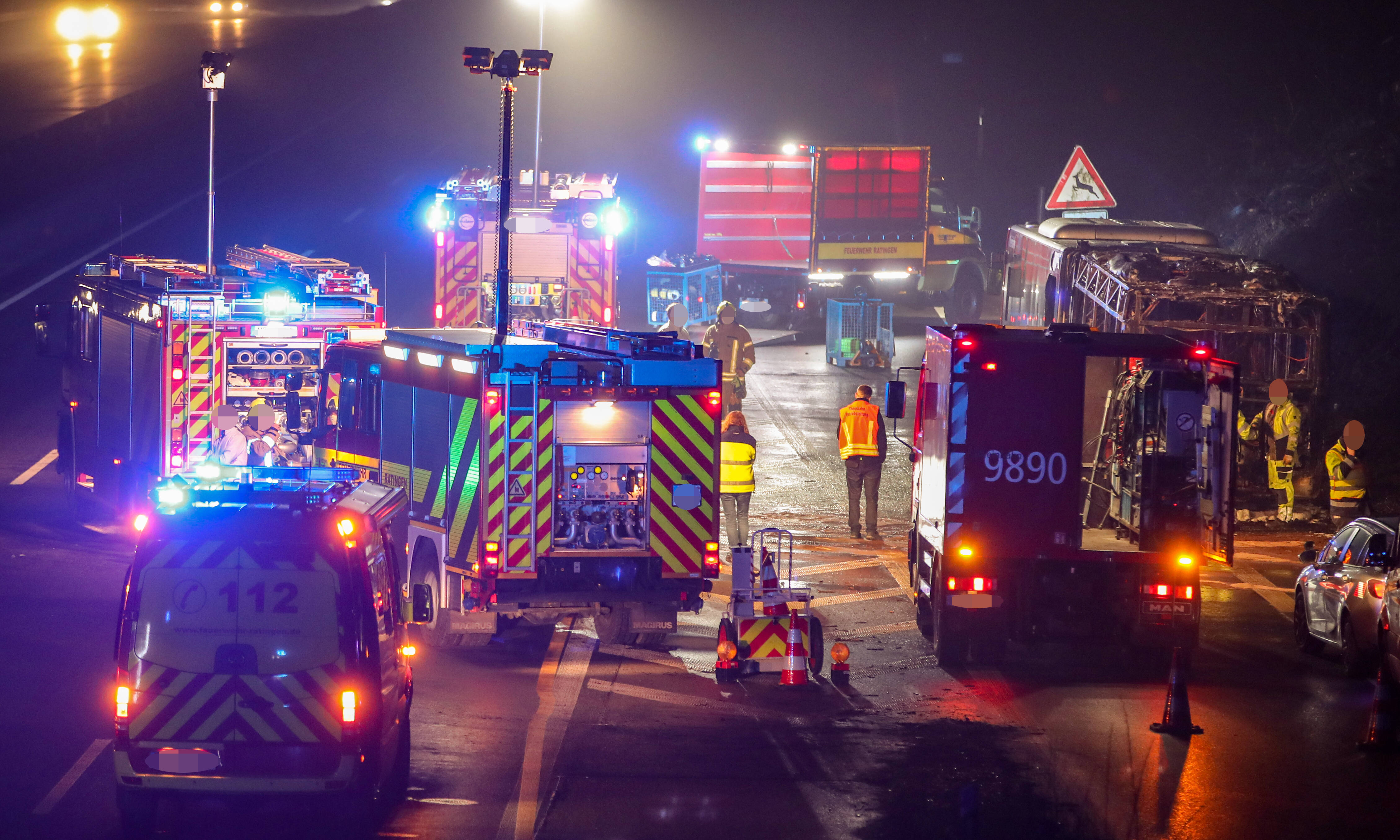 Tödlicher Unfall - Familie mit Wohnmobil wird von Wagen getroffen - Audi wurde auseinandergerissen!