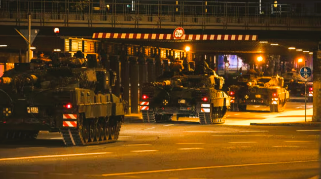Bürger besorgt! Panzerkolonne rollt durch deutsche Stadt 