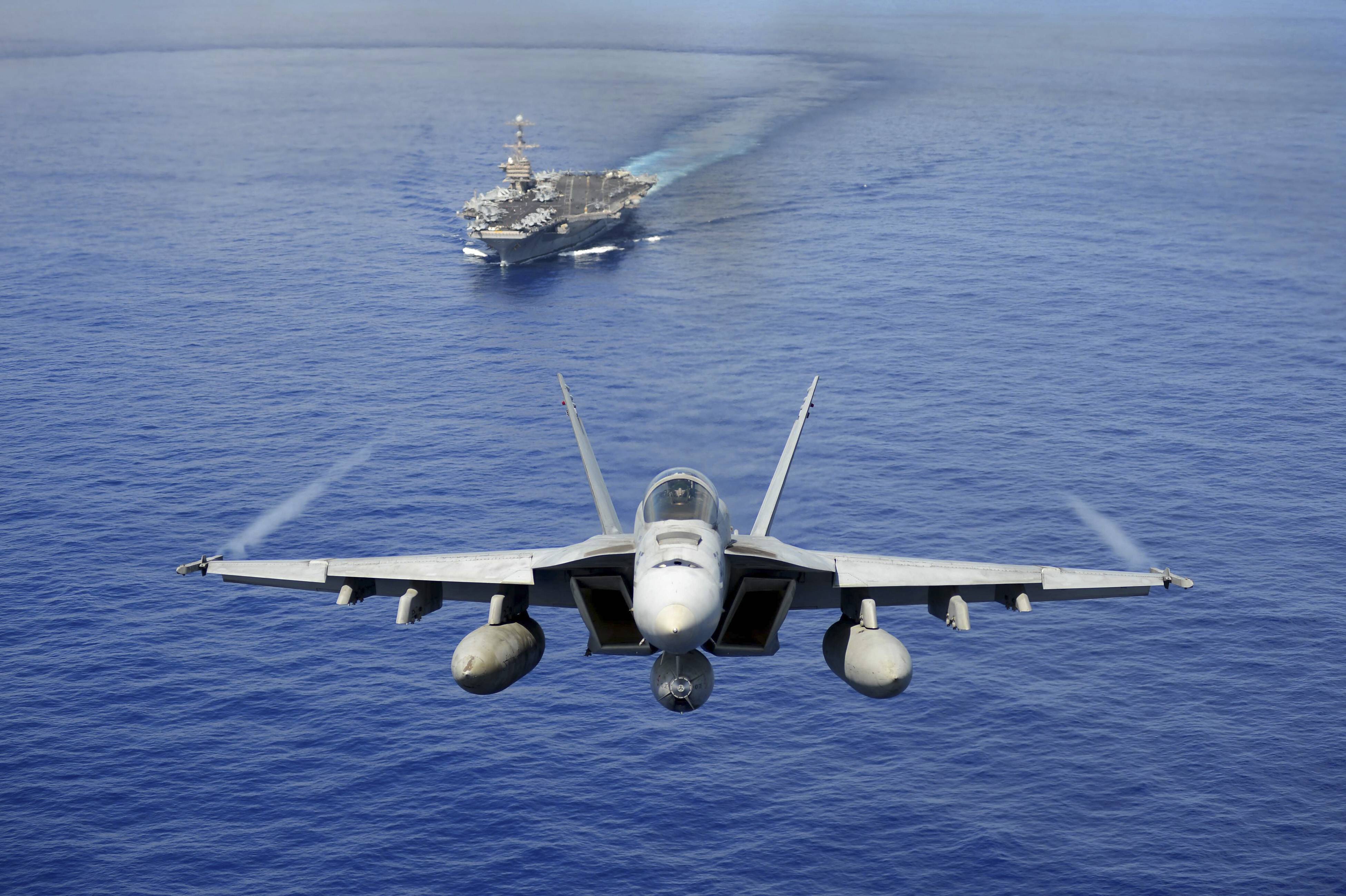 Alarm über dem Mittelmeer! US-Kampfjet abgestürzt - Militärs schweigen zu den Hintergründen!