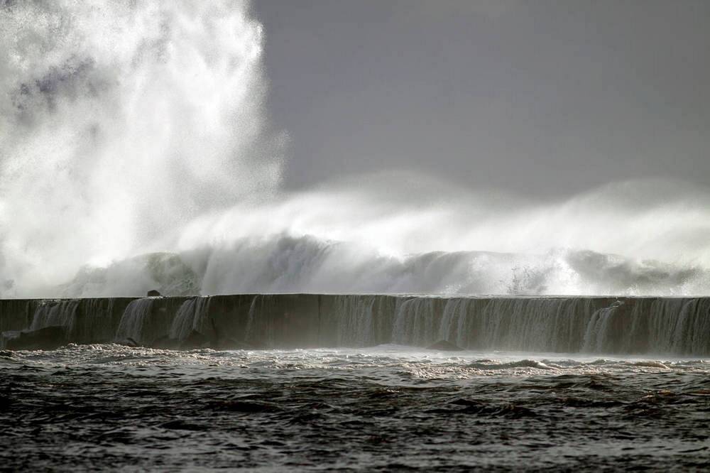 Massive Wave Sweeps Several Tourists into the Ocean! Spanish Vacation Spot Turns into a Nightmare